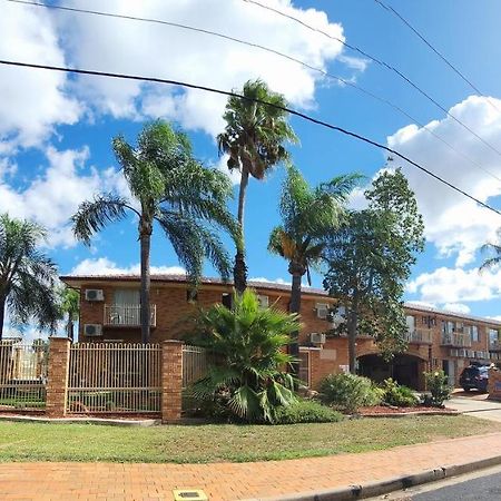 Tallarook Motor Inn Dubbo Bagian luar foto