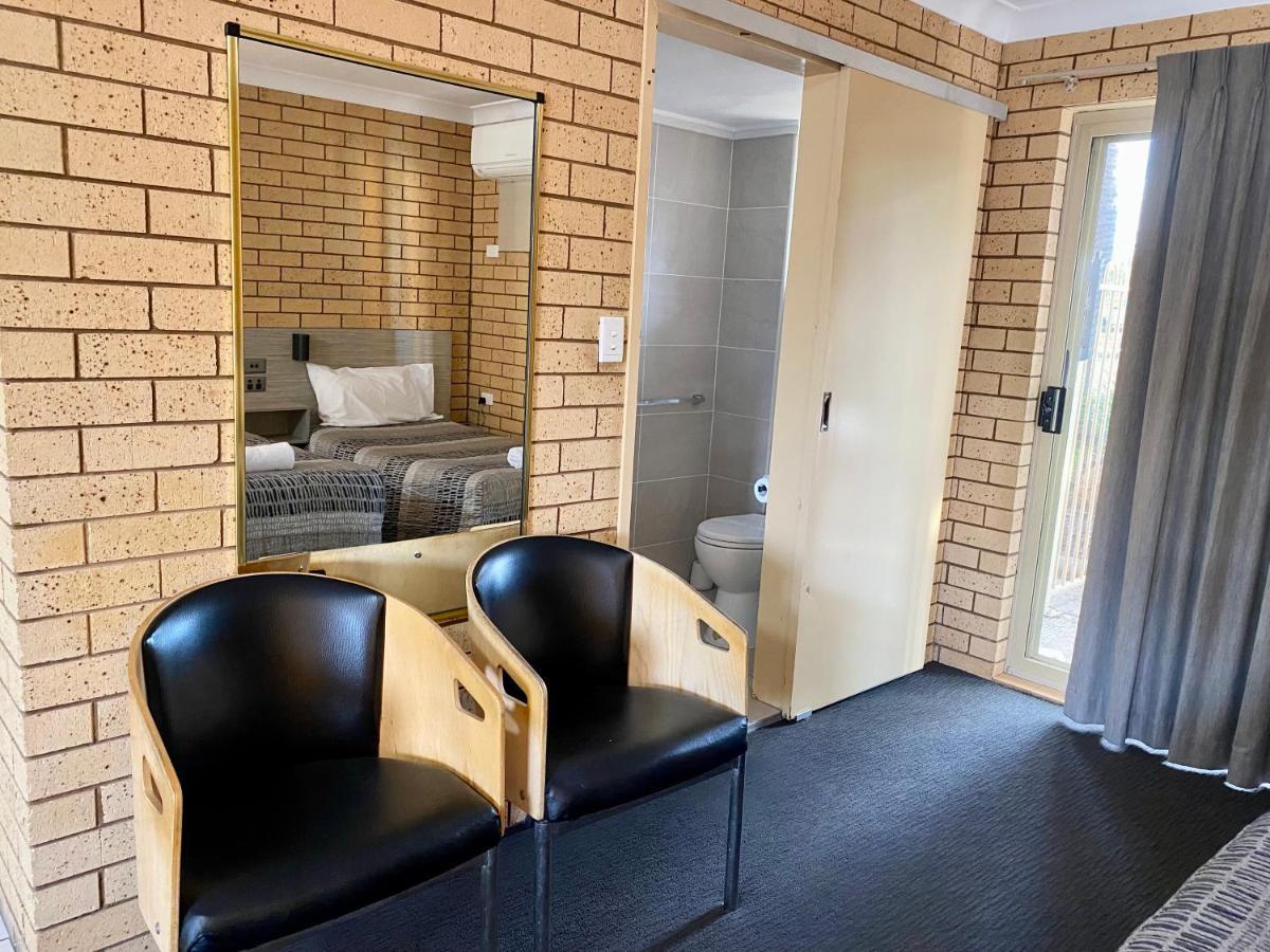Tallarook Motor Inn Dubbo Bagian luar foto