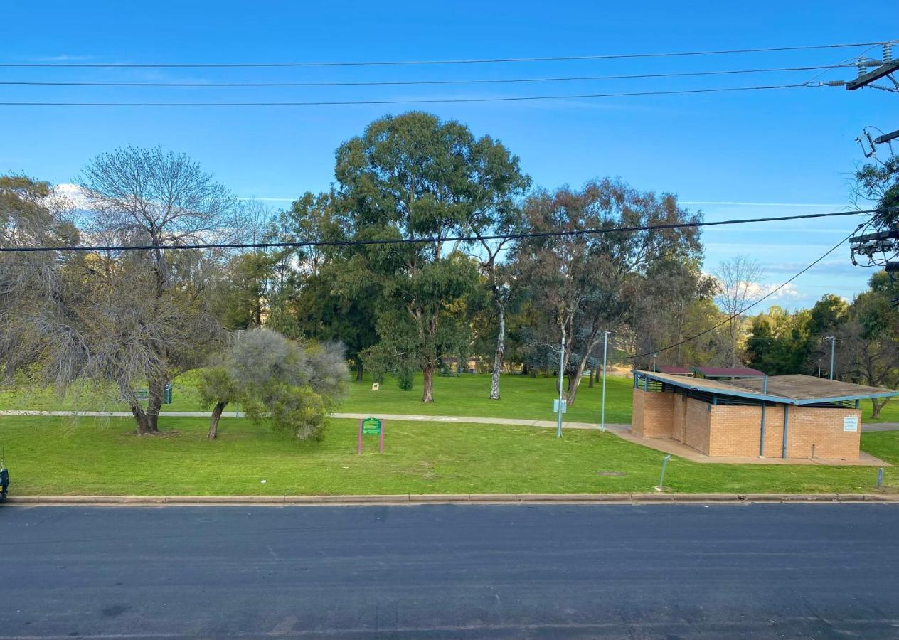Tallarook Motor Inn Dubbo Bagian luar foto