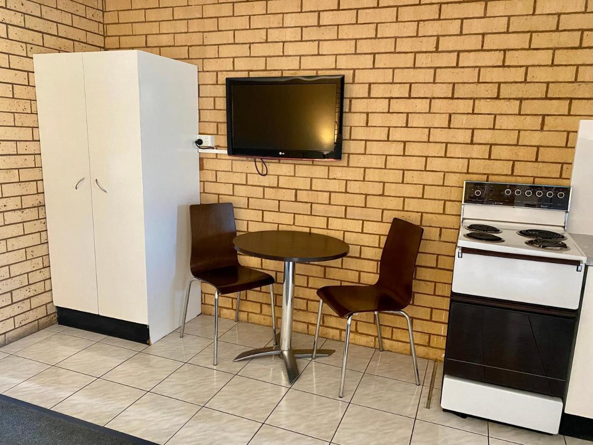 Tallarook Motor Inn Dubbo Bagian luar foto