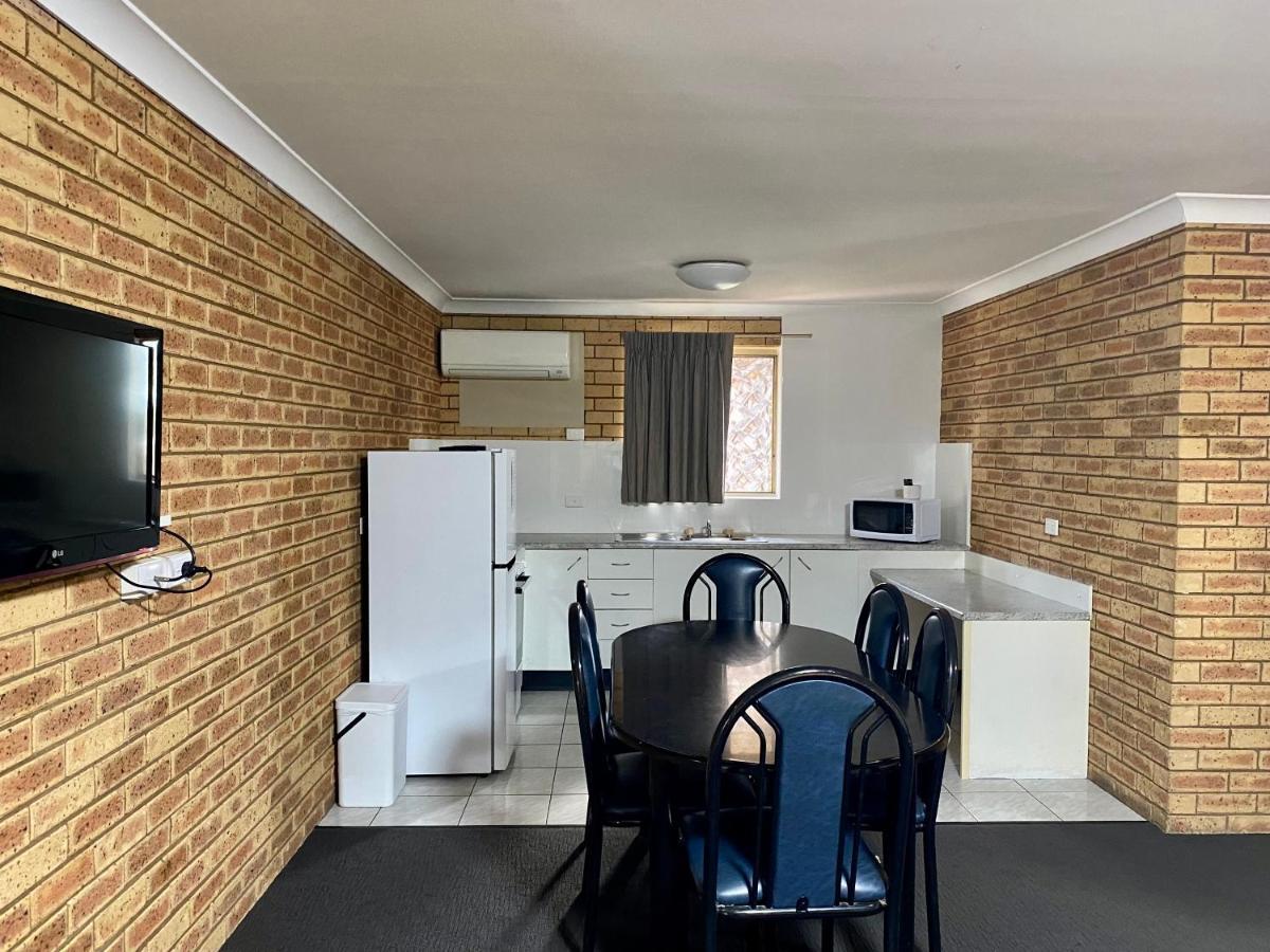 Tallarook Motor Inn Dubbo Bagian luar foto