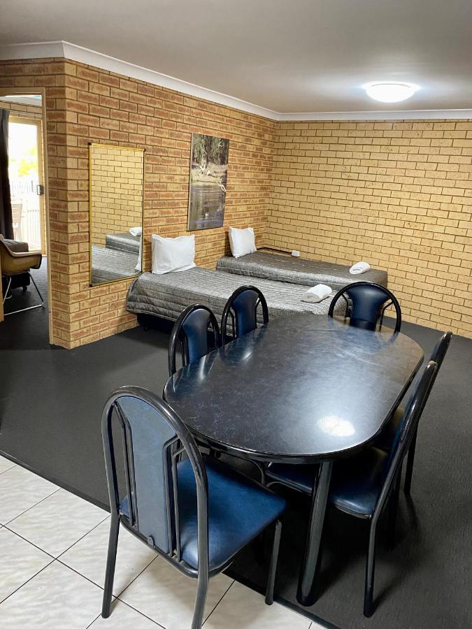 Tallarook Motor Inn Dubbo Bagian luar foto