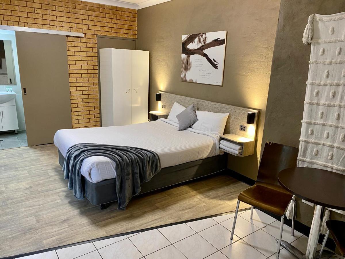 Tallarook Motor Inn Dubbo Bagian luar foto