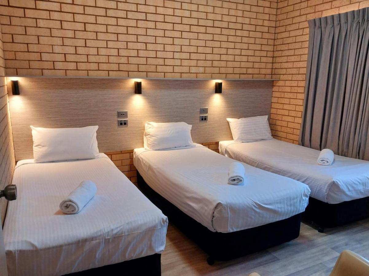 Tallarook Motor Inn Dubbo Bagian luar foto