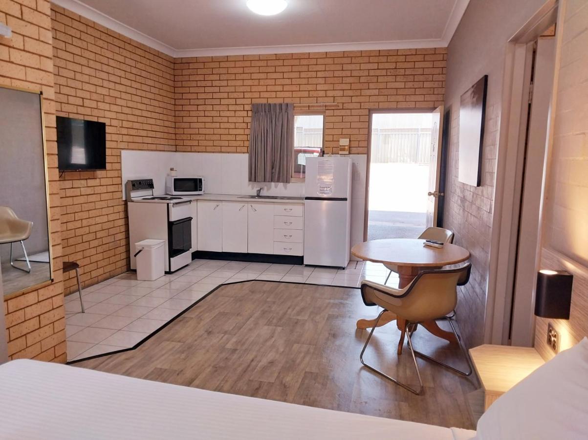 Tallarook Motor Inn Dubbo Bagian luar foto