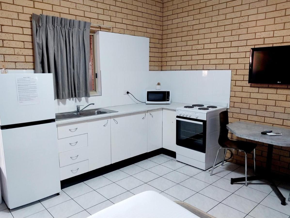 Tallarook Motor Inn Dubbo Bagian luar foto