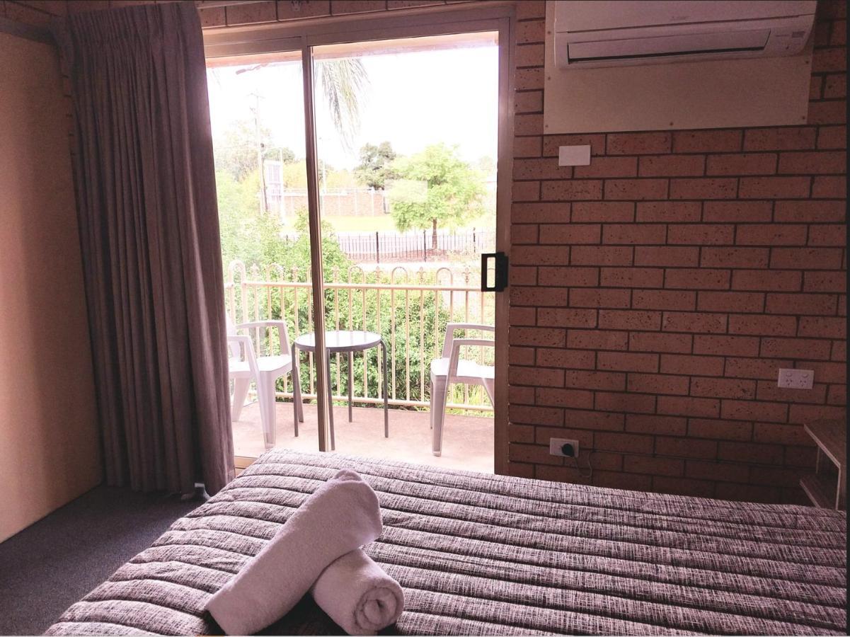 Tallarook Motor Inn Dubbo Bagian luar foto