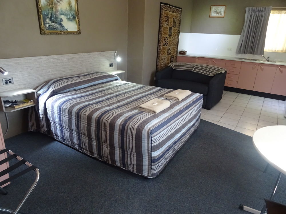 Tallarook Motor Inn Dubbo Bagian luar foto