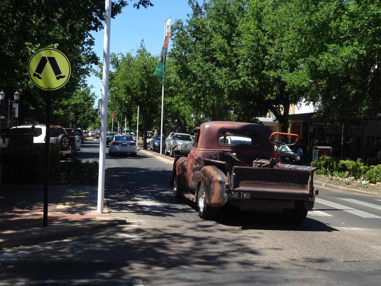 Tallarook Motor Inn Dubbo Bagian luar foto