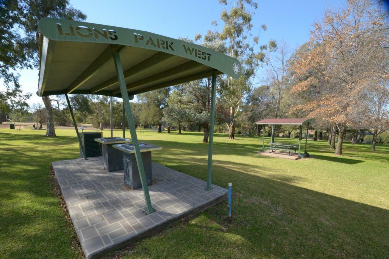 Tallarook Motor Inn Dubbo Bagian luar foto